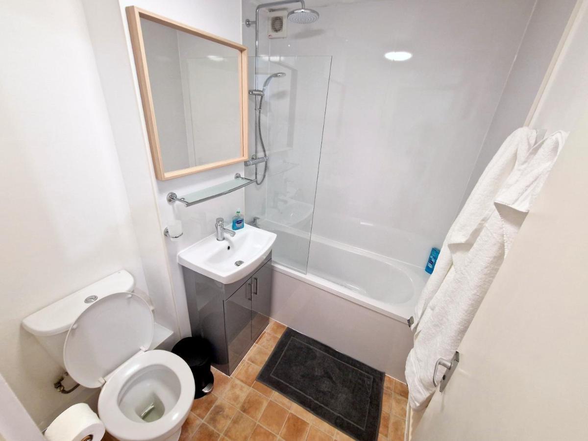 Апартаменты Flat In Battersea, 5 Minutes From Clapham Junction Station Лондон Экстерьер фото