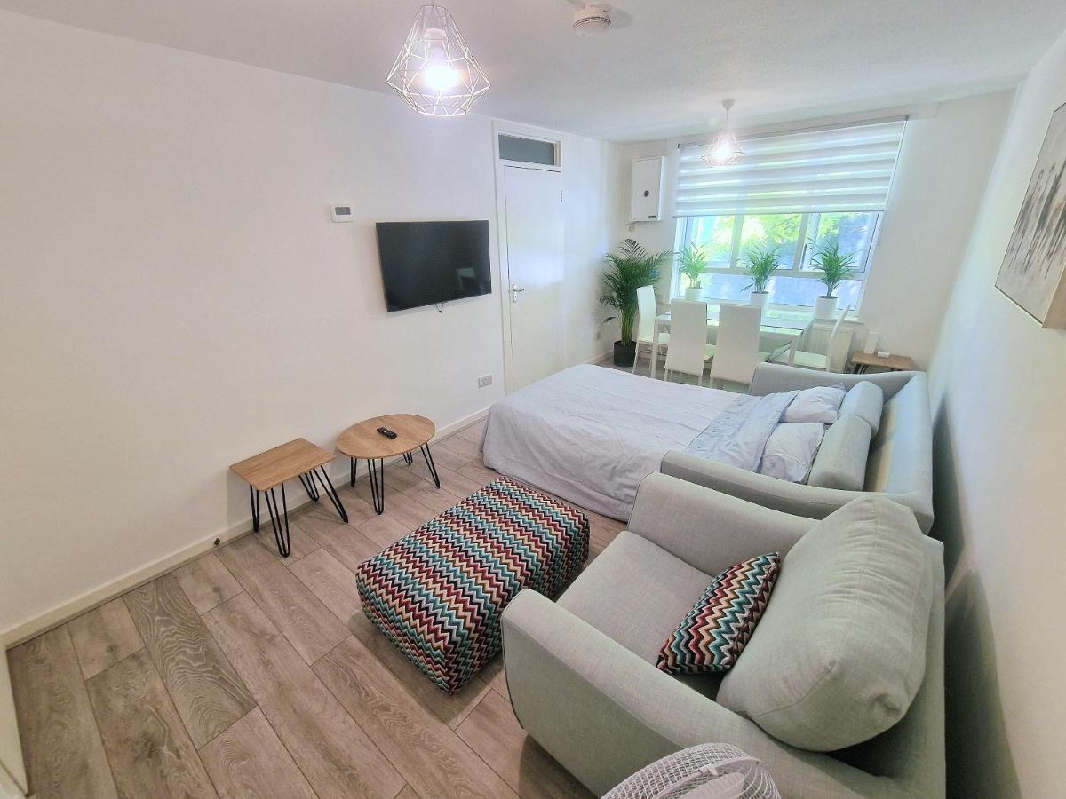 Апартаменты Flat In Battersea, 5 Minutes From Clapham Junction Station Лондон Экстерьер фото
