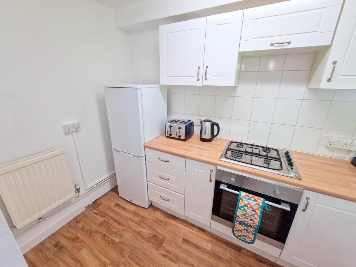 Апартаменты Flat In Battersea, 5 Minutes From Clapham Junction Station Лондон Экстерьер фото