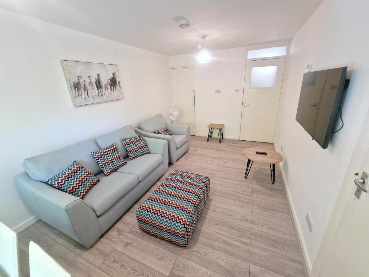 Апартаменты Flat In Battersea, 5 Minutes From Clapham Junction Station Лондон Экстерьер фото